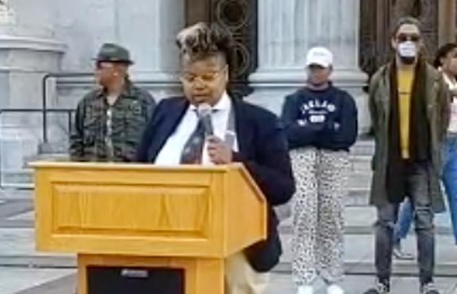Amber Senter spoke at a news conference November 29 outside Oakland City Hall. Photo: Screengrab