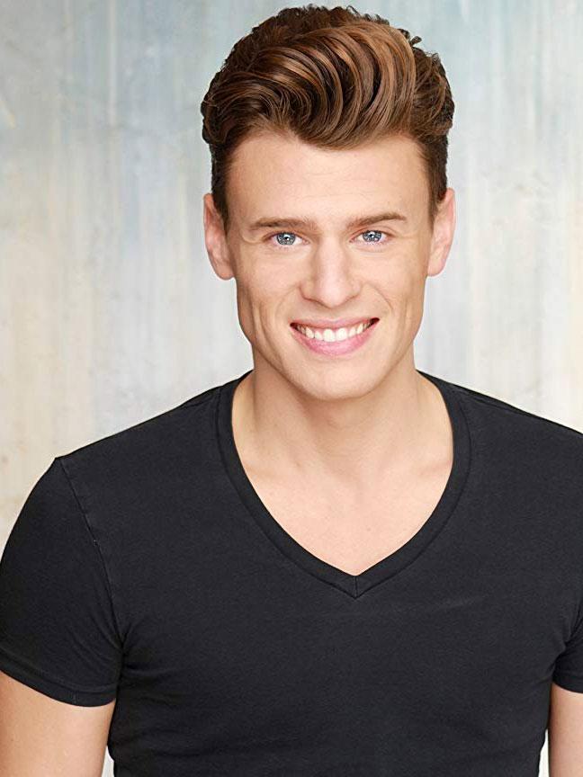 EDGE Media Network Ex Child Star Blake McIver Under Fire For Vicious Pose Tweet