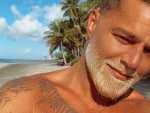 PopUps: Ricky Martin Continues to Rock Bleach Blond Beard
